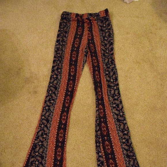 Patterned Yoga Pants - Picture 1 of 3